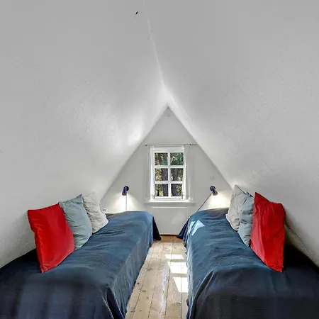 5 Bedroom Stunning Home In Nexo * Neksø