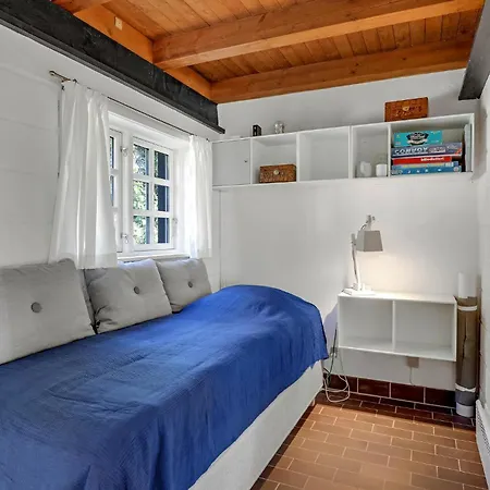 5 Bedroom Stunning Home In Nexo * Neksø