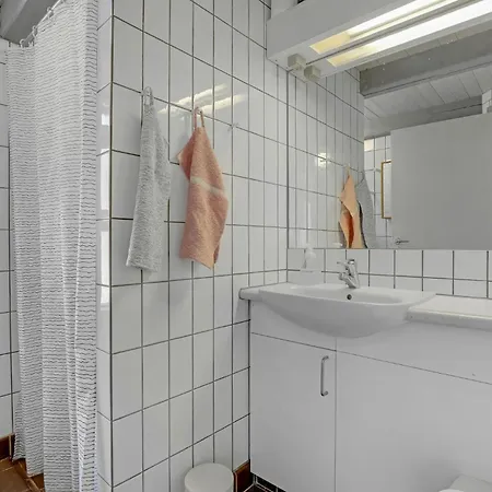 5 Bedroom Stunning Home In Nexo Vakantiehuis