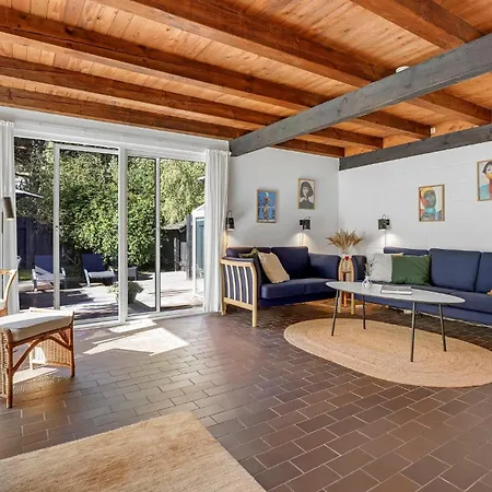 Vakantiehuis 5 Bedroom Stunning Home In Nexo