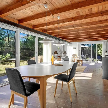 Vakantiehuis 5 Bedroom Stunning Home In Nexo *