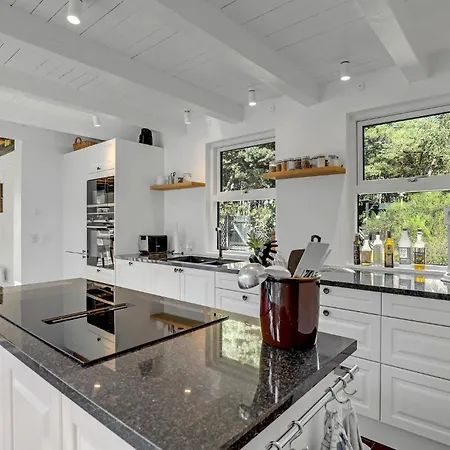 Vakantiehuis 5 Bedroom Stunning Home In Nexo *