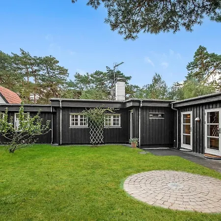 5 Bedroom Stunning Home In Nexo Vakantiehuis